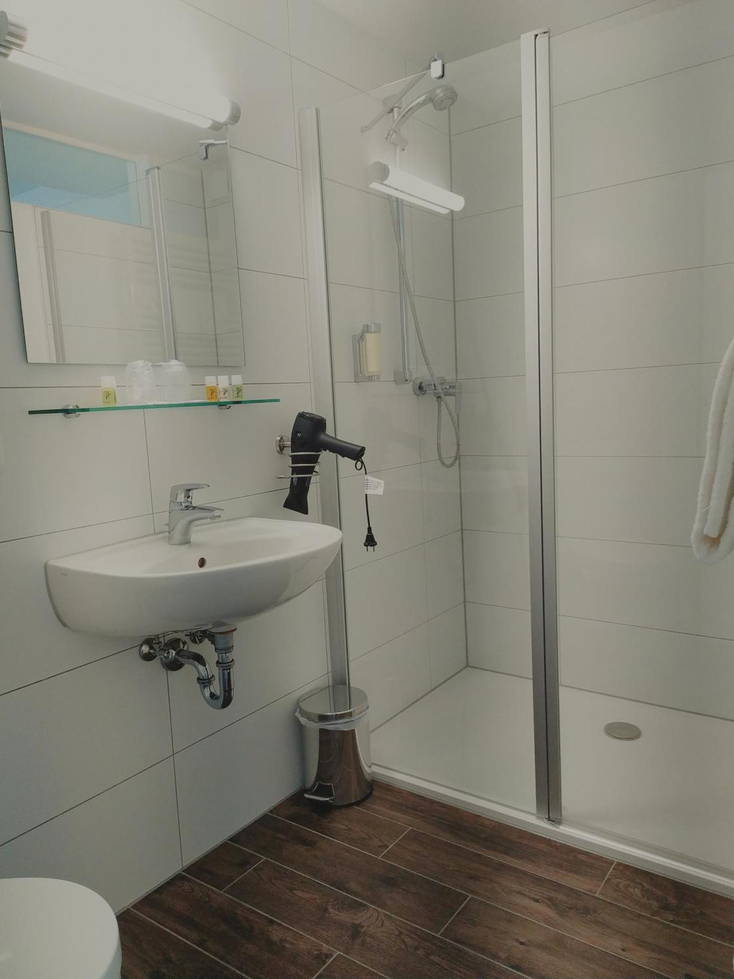 Dorfschaenke Deggendorf Hotel & Apartmenthaus & Biergarten, E-Bike-Verleih Kostenlos Экстерьер фото